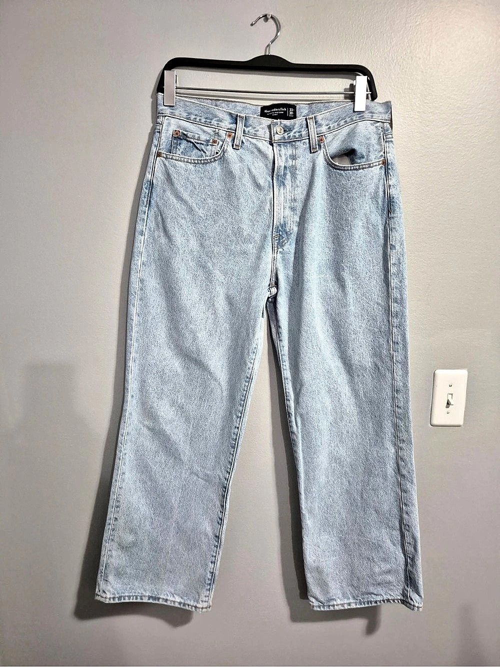 Abercrombie & Fitch men’s rigid denim Baggy Straight Leg Jeans in Blue 33W x 30L